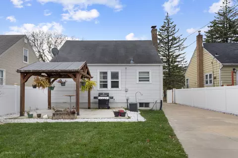 Exterior - 14905 Springfield Ave, Midlothian, IL 60445 photo 4 of 5