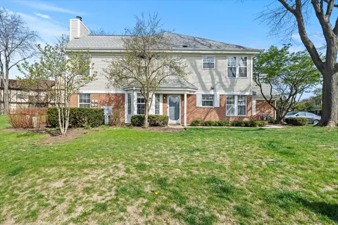 226 Green Knoll Ln #226, Streamwood, IL 60107