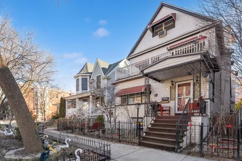 1907 W Cuyler Ave, Chicago, IL 60613