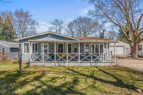 204 W Dunbar St, Mahomet, IL 61853