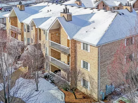 7799 Bristol Park Dr #1B, Tinley Park, IL 60477