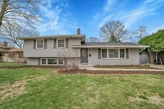 871 Lilac Ln, Naperville, IL 60540