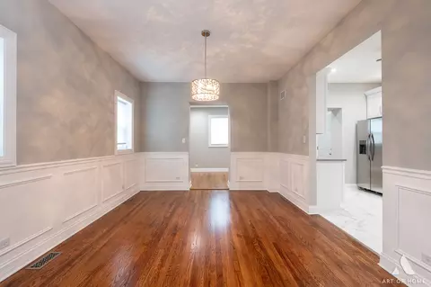 Dining - 2610 E 74th Pl, Chicago, IL 60649 photo 2 of 2