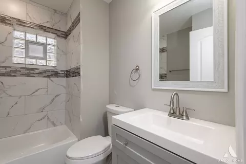 Bath - 2610 E 74th Pl, Chicago, IL 60649 photo 4 of 4