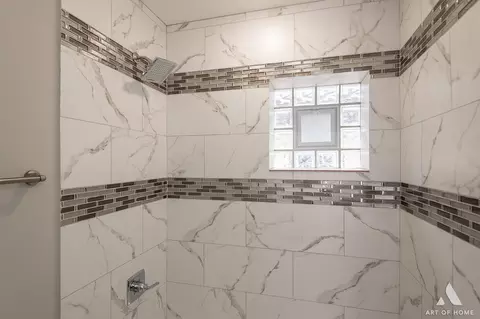 Bath - 2610 E 74th Pl, Chicago, IL 60649 photo 3 of 4