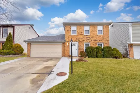 665 Briarwood Ln, Roselle, IL 60172