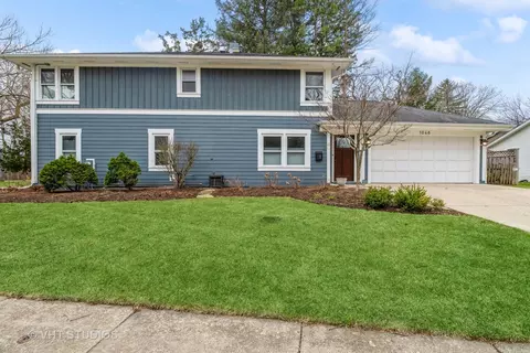 1048 Gracewood Dr, Libertyville, IL 60048