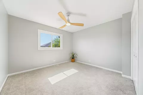 Bedroom - 6923 154th Pl, Oak Forest, IL 60452 photo 5 of 6