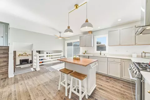 Kitchen - 6923 154th Pl, Oak Forest, IL 60452 photo 2 of 5