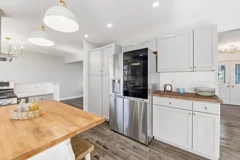 Kitchen - 6923 154th Pl, Oak Forest, IL 60452 photo 5 of 5