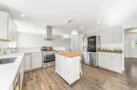 Kitchen - 6923 154th Pl, Oak Forest, IL 60452 photo 3 of 5