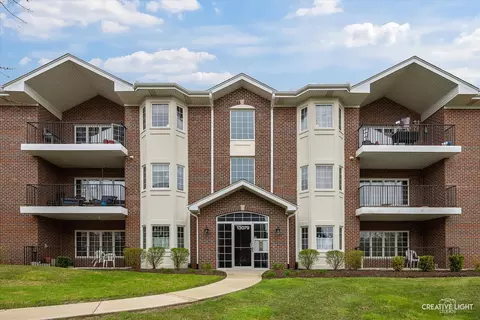 13079 Laurel Glen Ct #301, Palos Heights, IL 60463