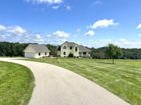 28-19 Southview Dr, Lanark, IL 61046