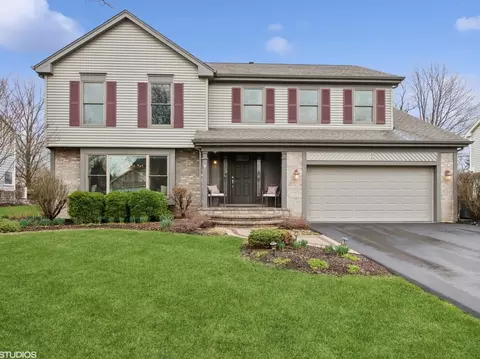 953 Holly Cir, Lake Zurich, IL 60047