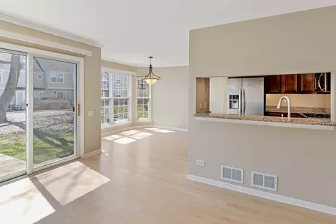Living - 4795 Amber Cir, Hoffman Estates, IL 60192 photo 4 of 6