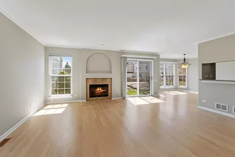 Living - 4795 Amber Cir, Hoffman Estates, IL 60192 photo 1 of 6