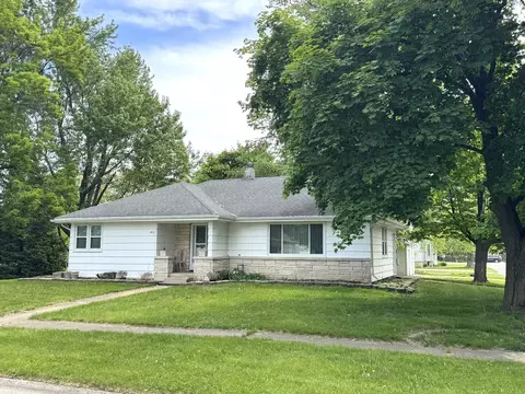 142 N Oak St, Herscher, IL 60941