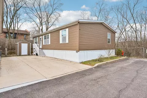 99 S Branch Rd, Northfield, IL 60093