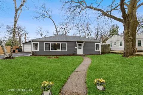 333 Grove St, Mundelein, IL 60060
