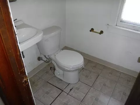 Bath - Undisclosed, Chicago, IL 60620 photo 2 of 2