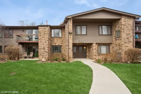 1132 E Randville Dr #1E, Palatine, IL 60074