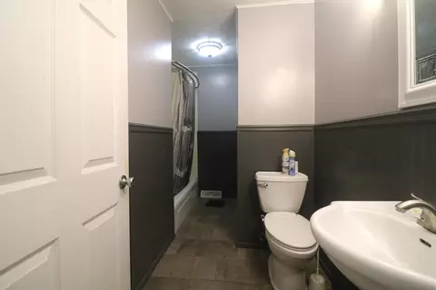 Bath - 1029 Jemima St, Clinton, IL 61727 photo 1 of 2