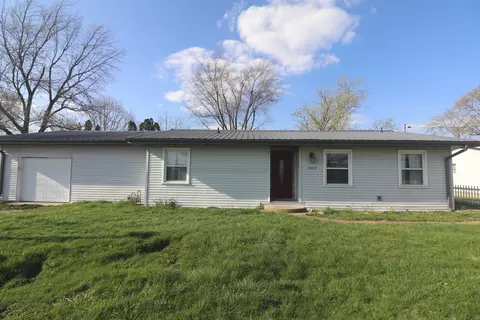 1029 Jemima St, Clinton, IL 61727