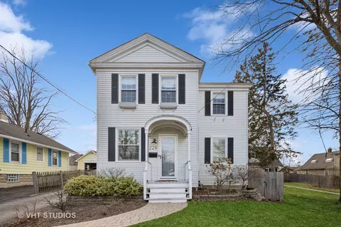 226 N Hager Ave, Barrington, IL 60010