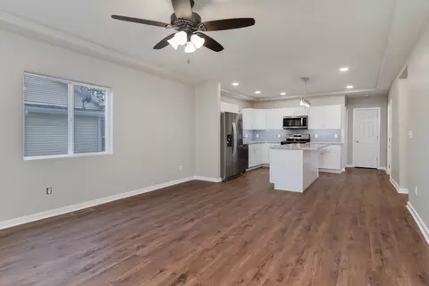 Living - 911 Empire St, Bloomington, IL 61701 photo 2 of 3