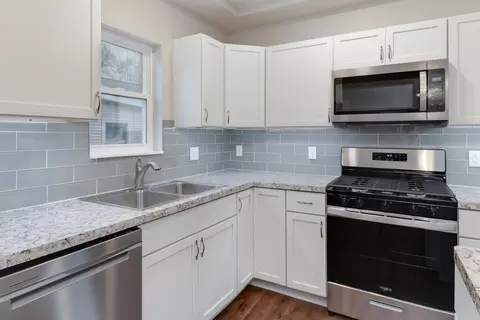 Kitchen - 911 Empire St, Bloomington, IL 61701 photo 2 of 5