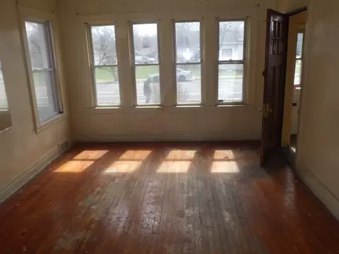 Living - 620 W 111th St, Chicago, IL 60628 photo 1 of 2