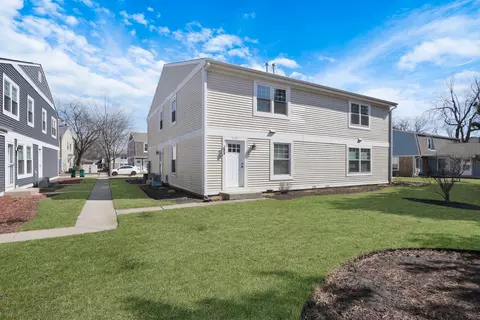 318 Farmingdale Cir, Vernon Hills, IL 60061