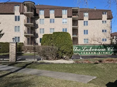 3680 186th St #402, Lansing, IL 60438