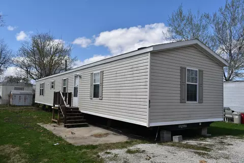 475 E Jefferson St #8, El Paso, IL 61738