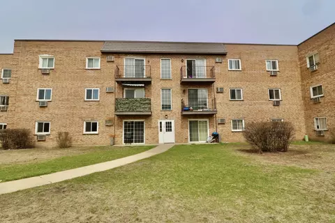 155 W Elk Trl #355, Carol Stream, IL 60188