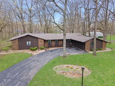 106 Gregory Ln, Lexington, IL 61753