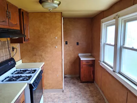 Kitchen - 304 S Eastern Ave, Joliet, IL 60433 photo 1 of 10