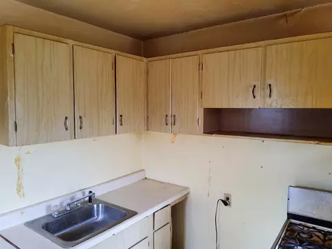 Kitchen - 304 S Eastern Ave, Joliet, IL 60433 photo 8 of 10