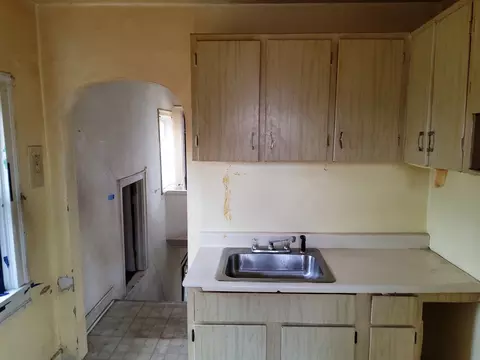 Kitchen - 304 S Eastern Ave, Joliet, IL 60433 photo 9 of 10