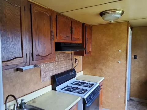 Kitchen - 304 S Eastern Ave, Joliet, IL 60433 photo 2 of 10