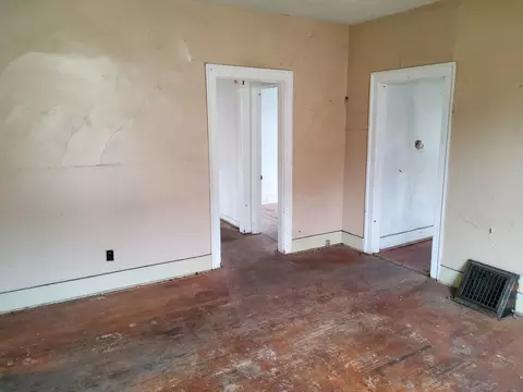 Living - 304 S Eastern Ave, Joliet, IL 60433 photo 1 of 4