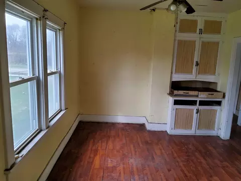 Living - 304 S Eastern Ave, Joliet, IL 60433 photo 4 of 4