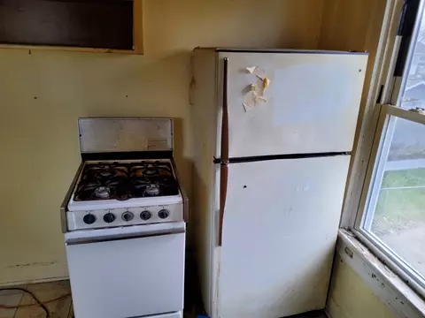 Kitchen - 304 S Eastern Ave, Joliet, IL 60433 photo 7 of 10