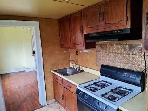 Kitchen - 304 S Eastern Ave, Joliet, IL 60433 photo 3 of 10