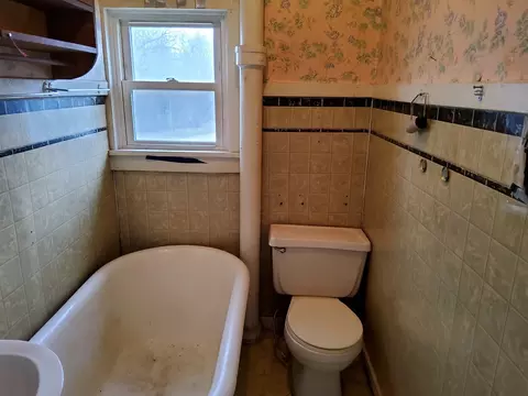 Bath - 304 S Eastern Ave, Joliet, IL 60433 photo 1 of 1