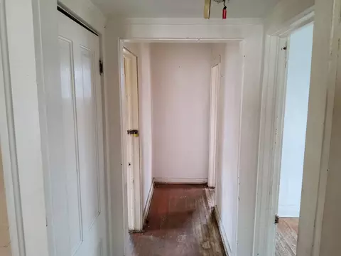 Entry Way - 304 S Eastern Ave, Joliet, IL 60433 photo 1 of 2