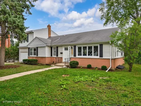 109 N Lancaster St, Mount Prospect, IL 60056