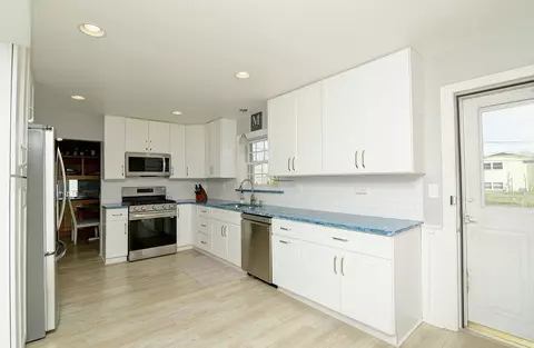 Kitchen - 2 E Suffield Dr, Arlington Heights, IL 60004 photo 1 of 3