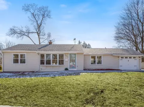 680 Rochelle Ter, Lombard, IL 60148