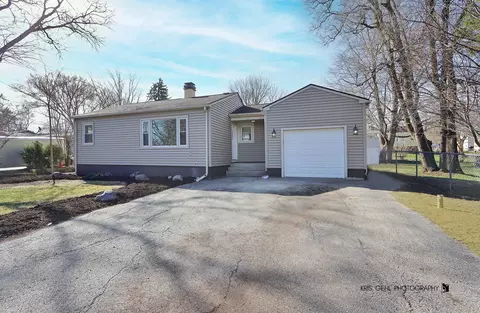 409 Nippersink Dr, Mchenry, IL 60051